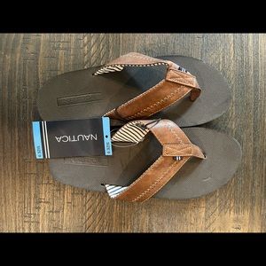 NWT mens flip flops